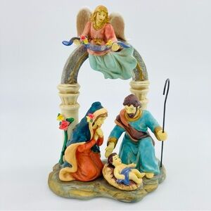 AVON Christmas Holiday Treasures Nativity Holy Family Figurine 2002 w/Box